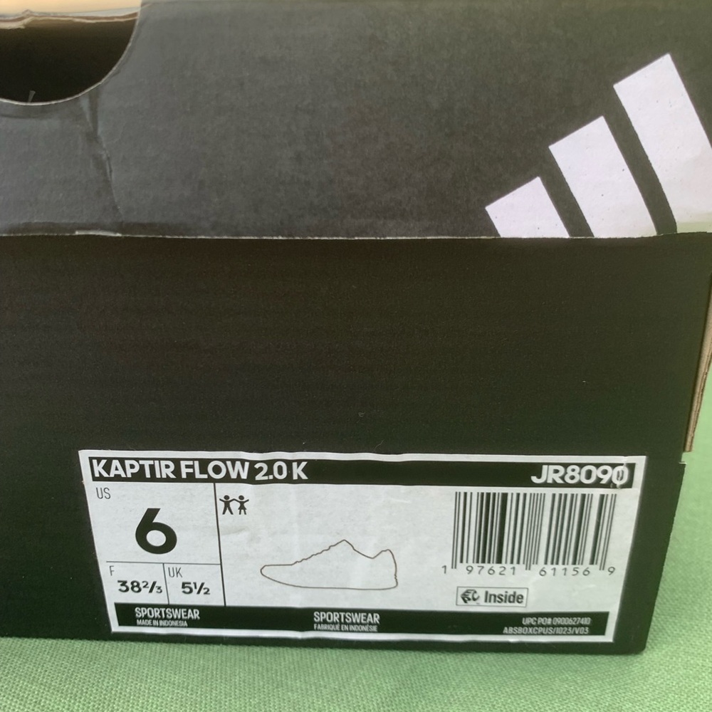NWT Adidas Kaptain flow 2.0 Sneakers - Picture 4 of 7